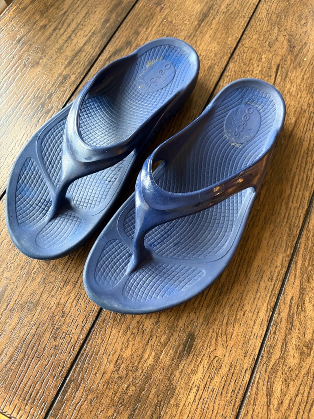 OOFOS Navy Blue Recovery flip flops women’s 9